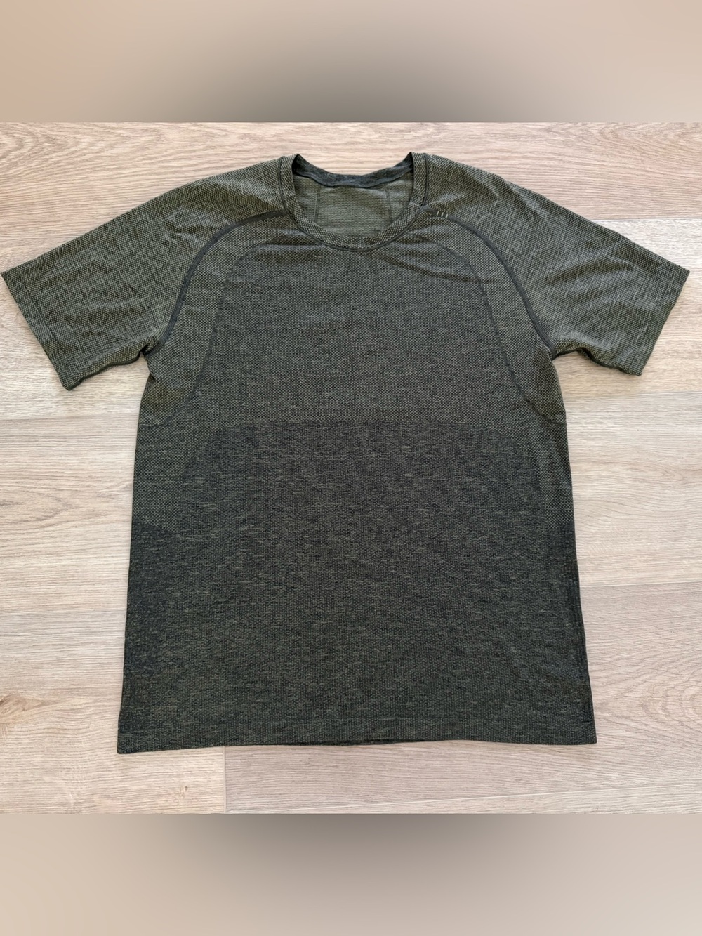 Lululemon Metal Vent Tech Short Sleeve Seamless Workout Shirt Green